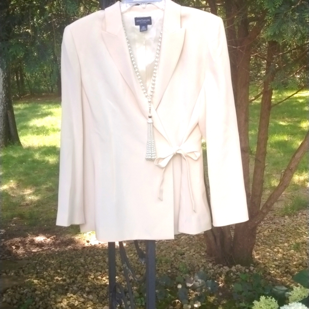 NWOT Ann Taylor 100% silk wrap ivory blazer, soft luxury, beautiful, size 14P